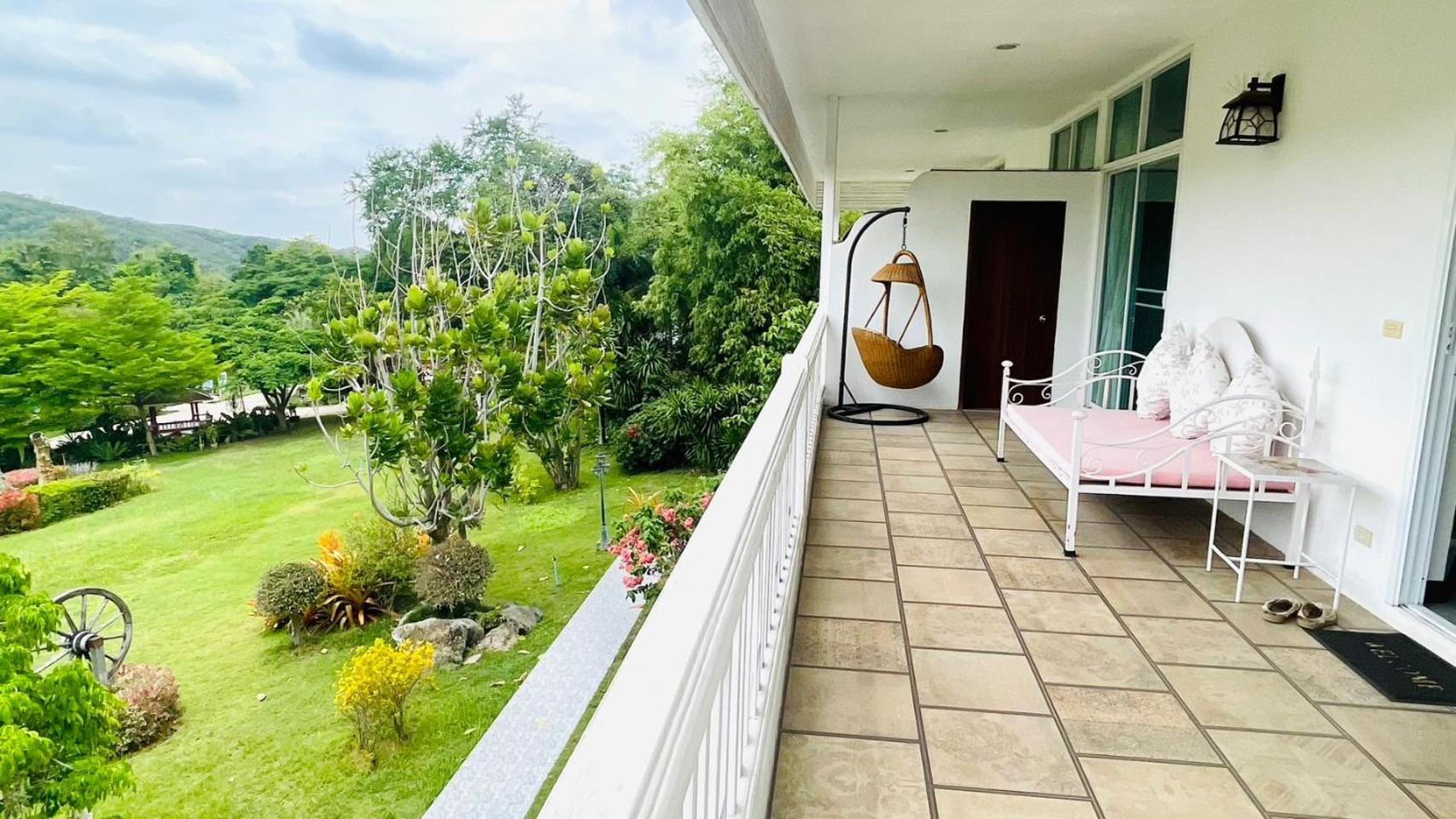 Baan Ing Khao Hotel Pakchong Bagian luar foto
