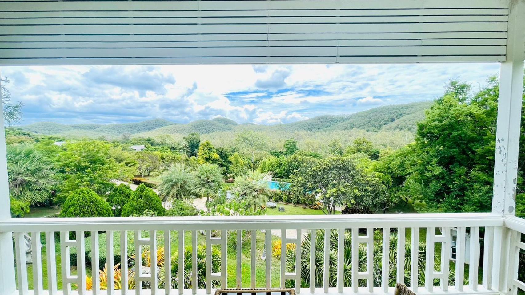 Baan Ing Khao Hotel Pakchong Bagian luar foto
